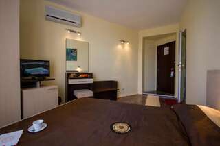 Гостевой дом Coral Guest House Обзор Двухместный номер с 1 кроватью-11